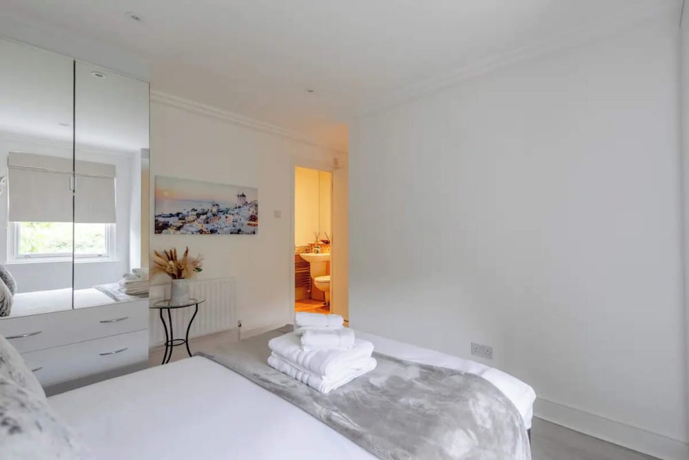 Фото Chic & Peaceful 2bd Flat - Hampstead