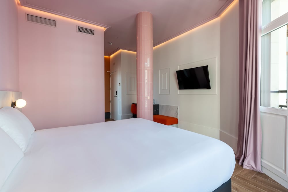 Фото Ikonik Gran VIA