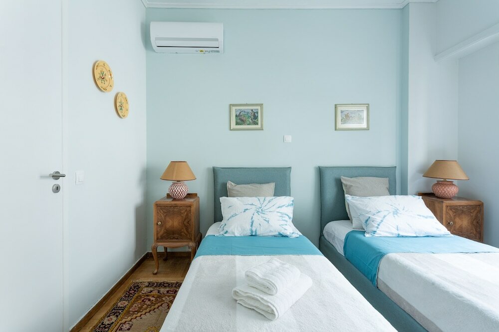 Фото A short walk to Syntagma and Plaka