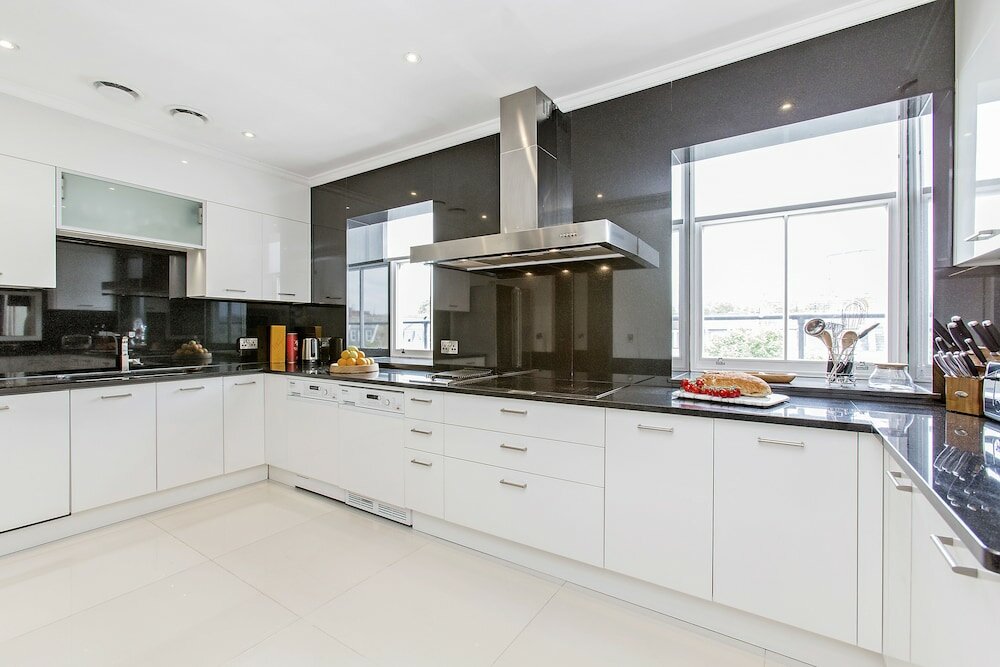 Фото 130 Queen's Gate Apartments