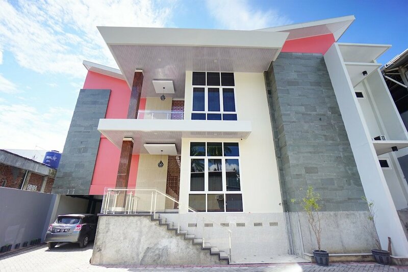 Гостиница Oyo 1290 Felizcha House в Манадо
