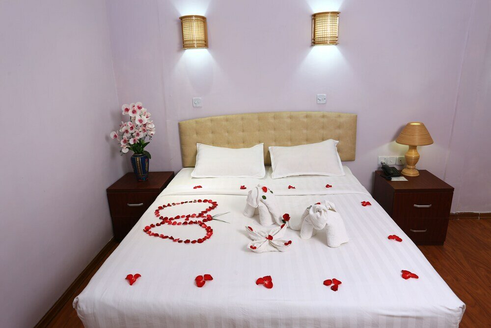 Фото The Floral Breeze Wun Zin Hotel