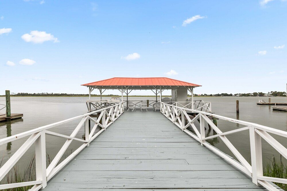 Фото 1401 Chatham Ave