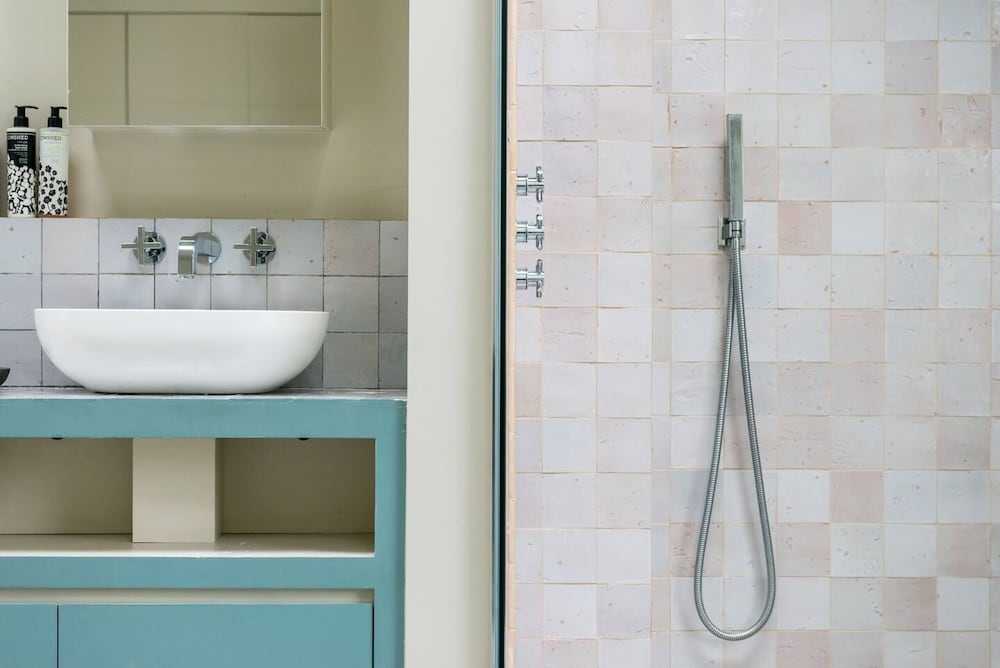 Фото Fantastic 4 Bed House in Iconic Camden