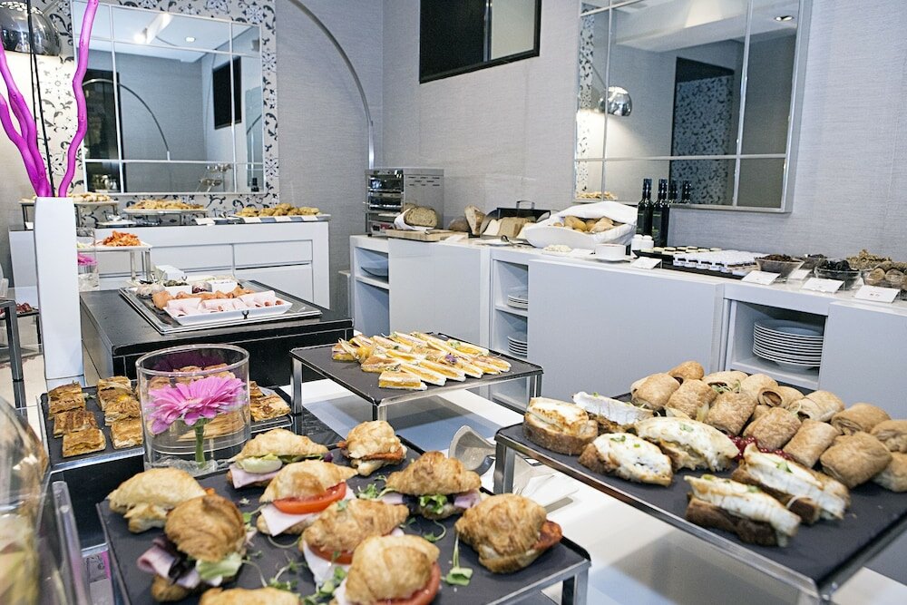 Фото Hotel Hospes Puerta de Alcalá