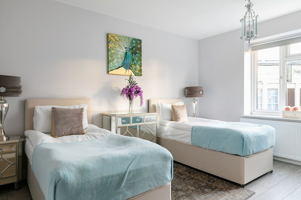 Фото Cromwell Road Apartments