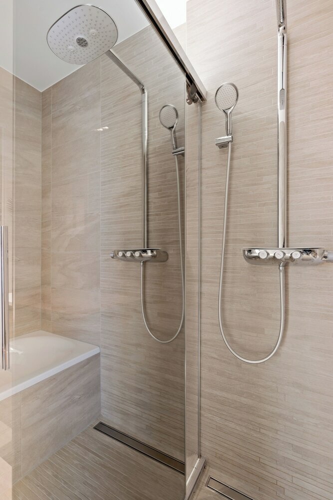 Фото Stylish Luxurious Apt w Pool & Gym Id214