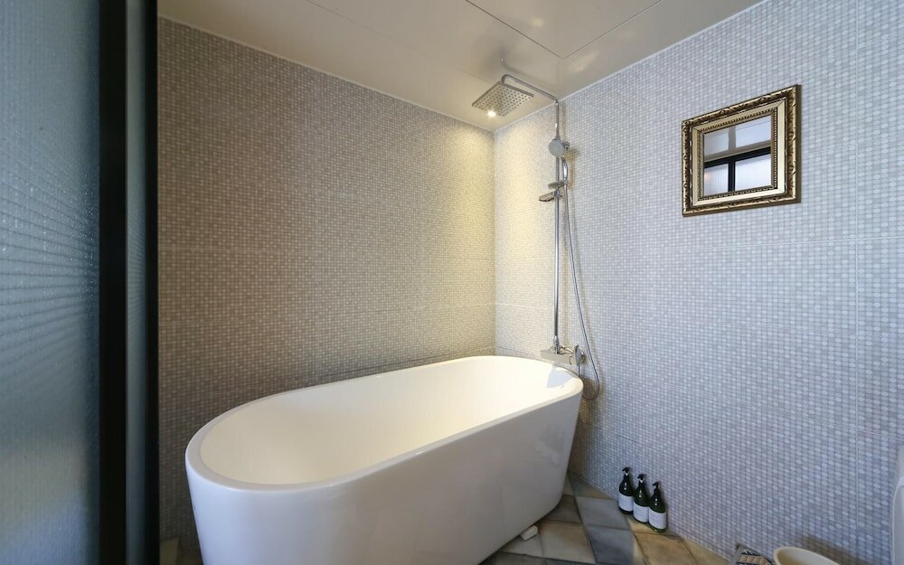 Фото Busan Myeongji Heritage Design Hotel