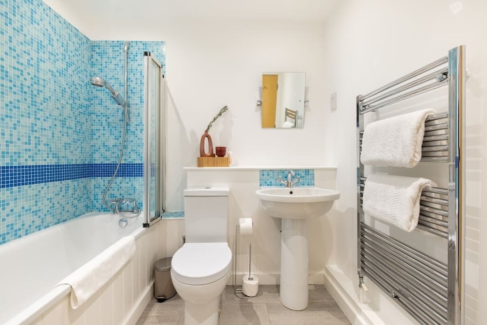 Фото The Clapham - Captivating 2bdr With Garden & Parking