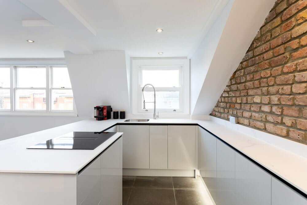 Фото Bright Maida Vale Apartment