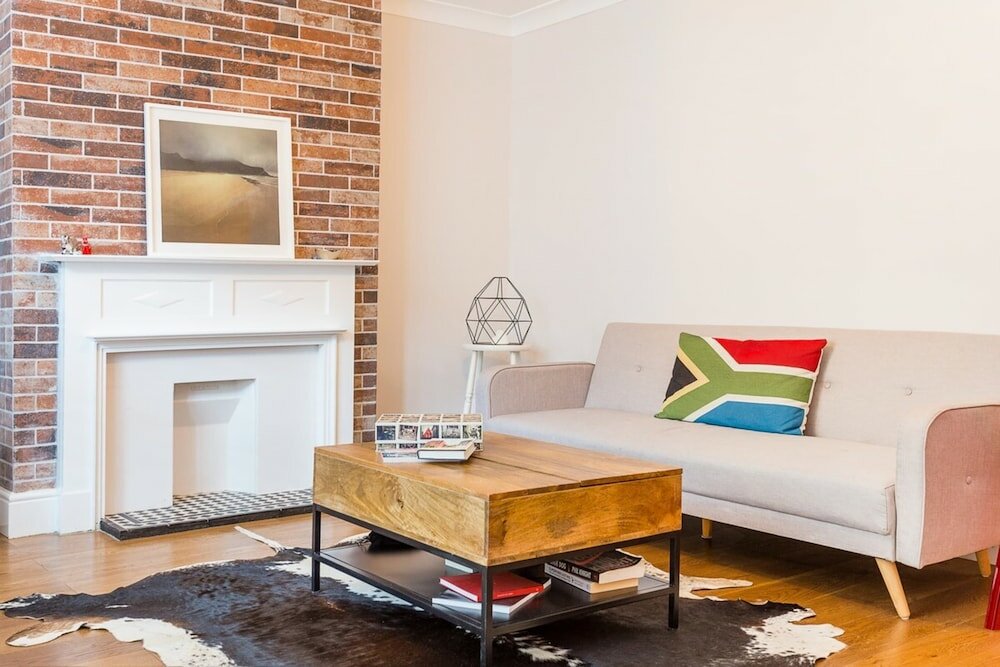 Фото Beautifully Styled, Modern Apartment With Garden