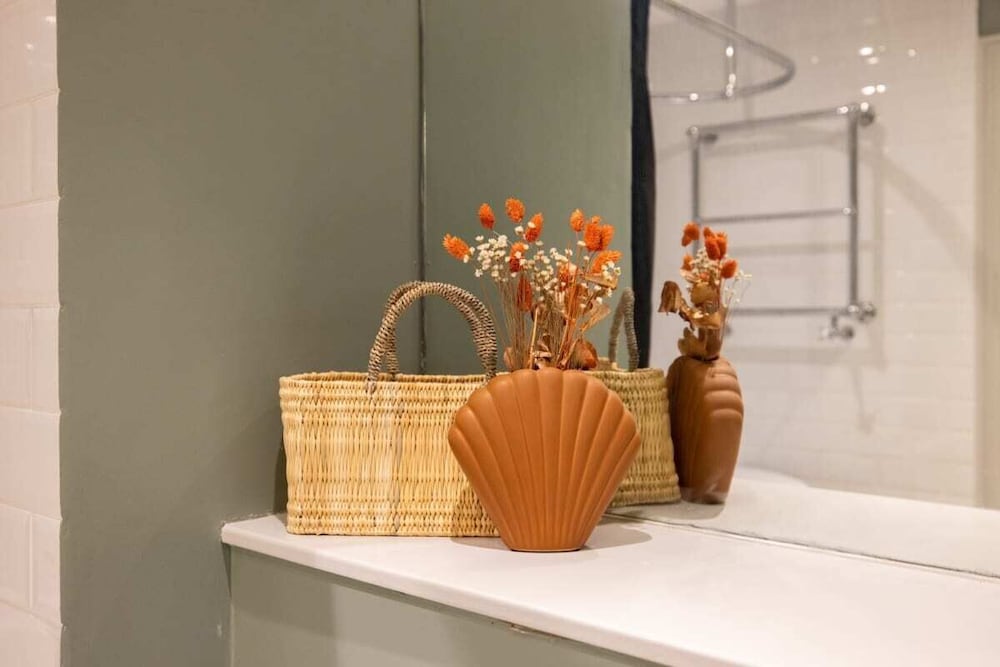 Фото The Richmond Upon Thames Escape - Modern & Bright 2bdr Flat With Parking