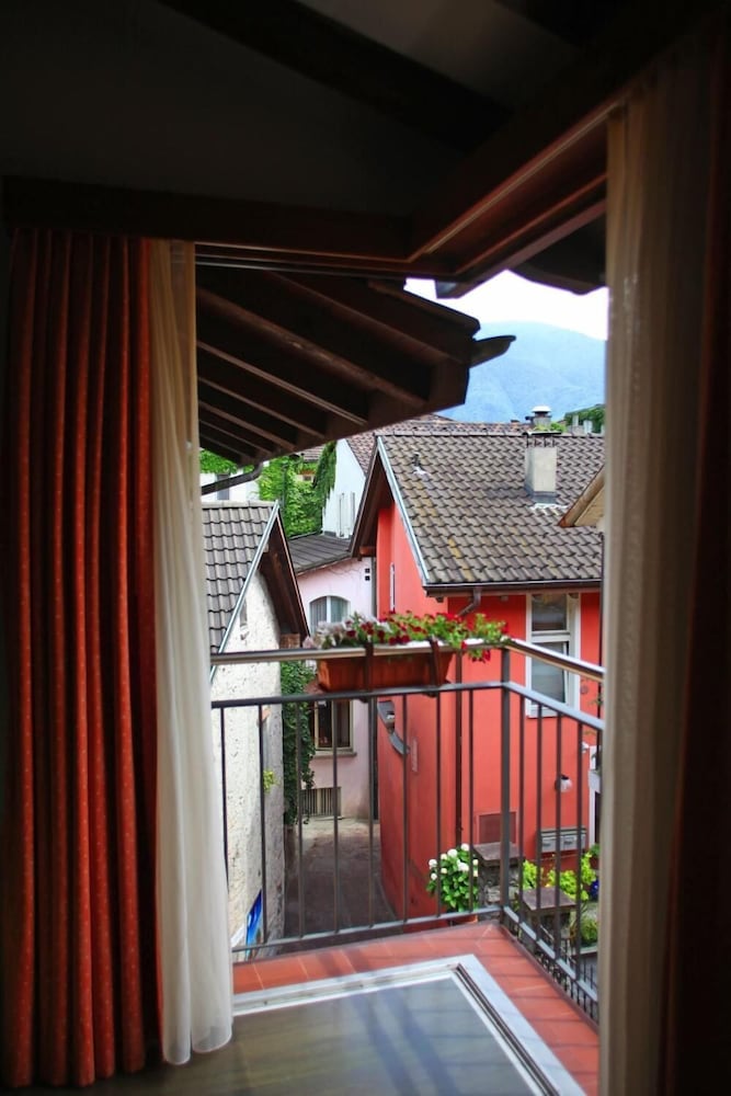 Фото Vista Lakefront Boutique Hotel
