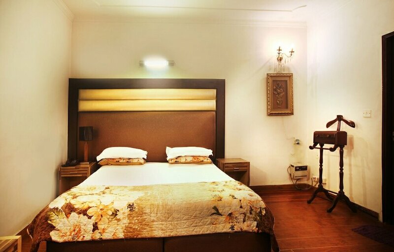 Гостиница Oyo 358 Hotel Golden Leaf в Дели