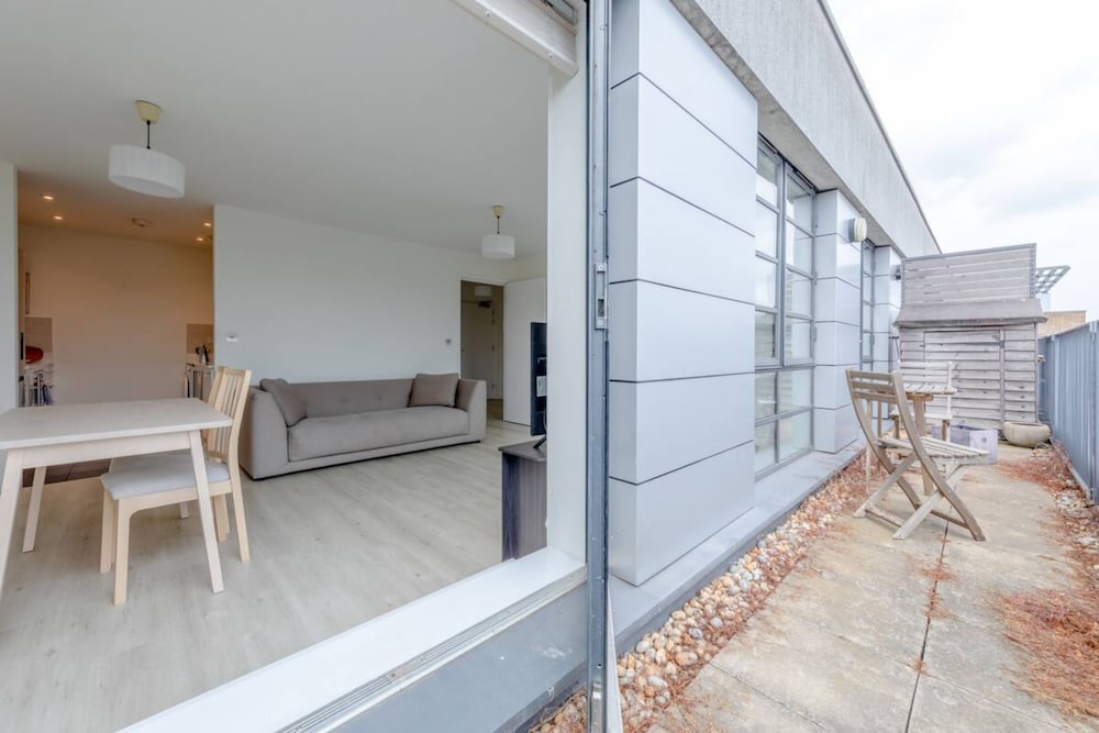 Фото Serene 1bd Canal-side Flat w Terrace - Haggerston