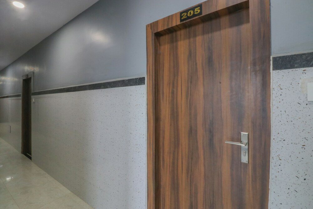 Фото Oyo 47586 J J Residency