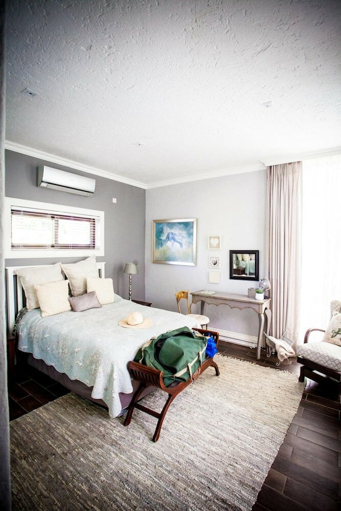 Фото The Embassy