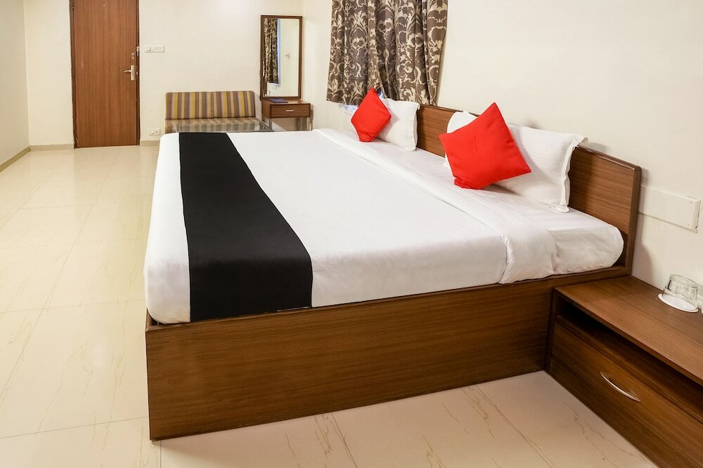 Фото Capital O 48482 Hotel Tribecca Inn