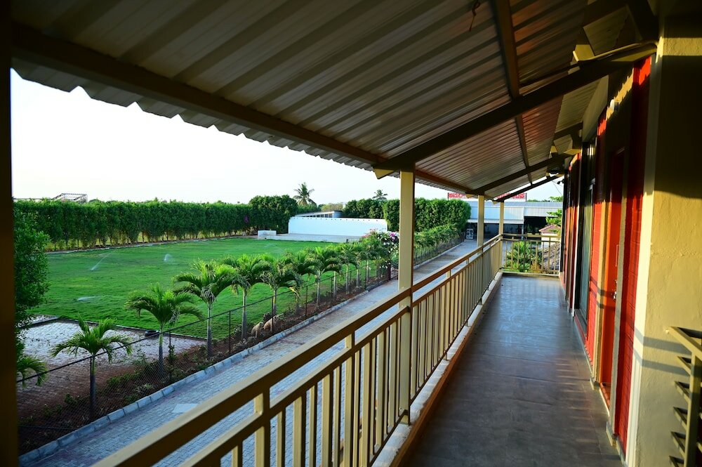 Фото Hotel Parth Residency