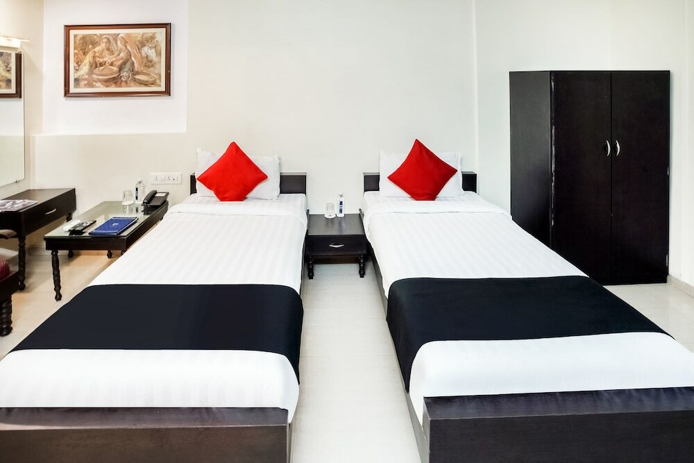 Фото Capital O 48482 Hotel Tribecca Inn