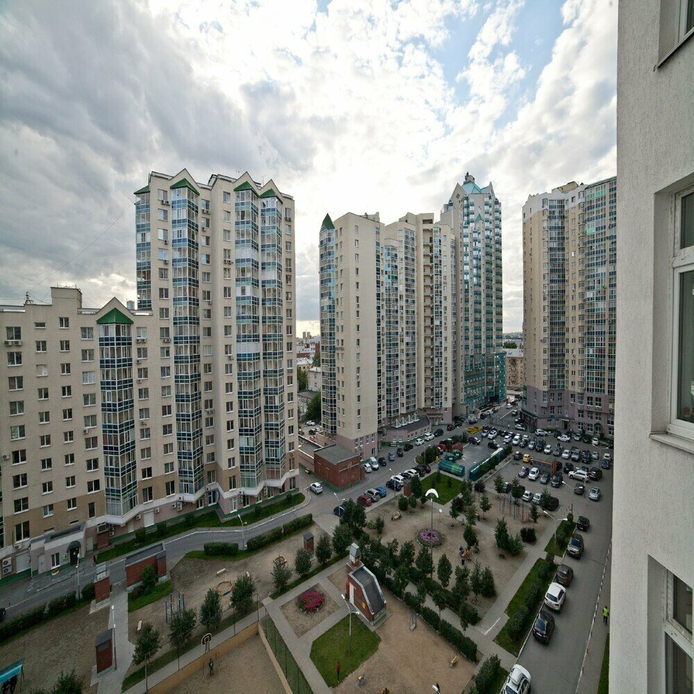 Жильё посуточно Апартаменты на Бажова, 68, Екатеринбург, фото