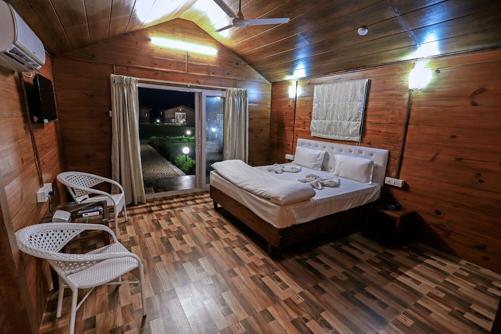 Фото Lazy Bee Cottages Goa