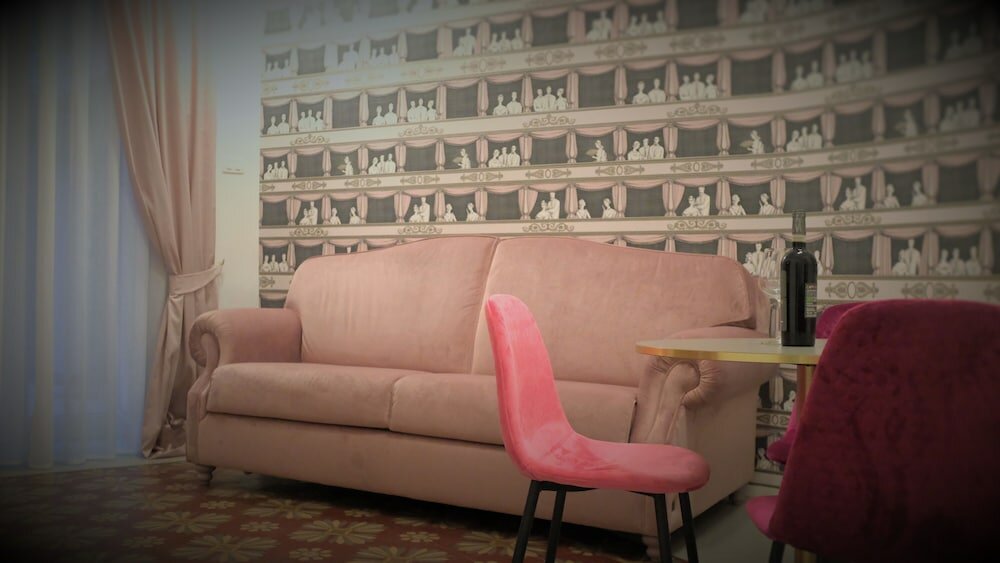 Фото Scene Suites Apartments