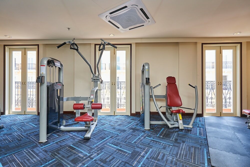 Фото Oyo Home 44077 The Platinum Hotel & Suites- King