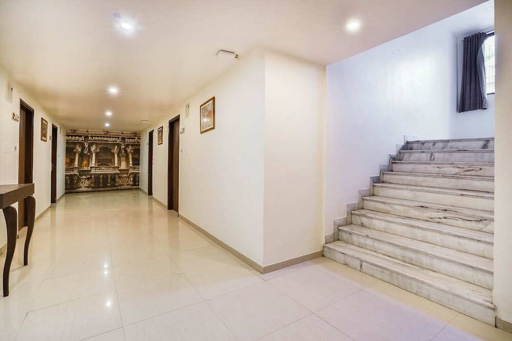 Фото Capital O 48482 Hotel Tribecca Inn