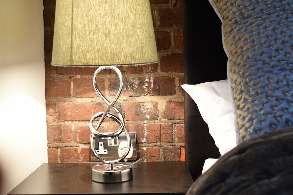 Фото Spacious & Modern 2 Bed Apartment at Knightsbridge London