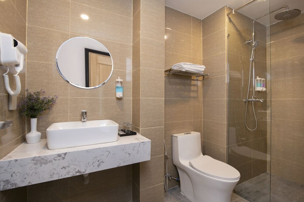 Фото Golden Lotus Central Hotel