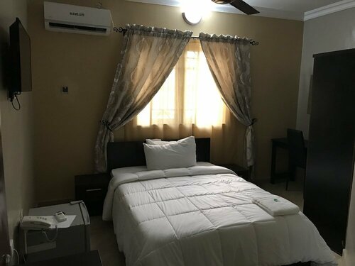 Гостиница Unifirst hotel & suites в Ибадане