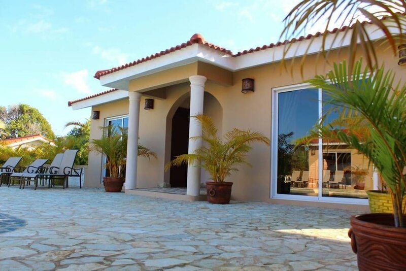 Гостиница Elegant and Private 4 Bedroom Villa в Сосуа