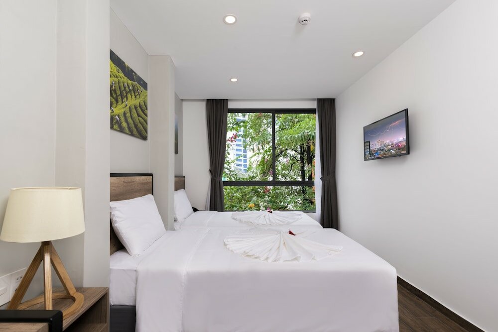 Фото Golden Lotus Central Hotel