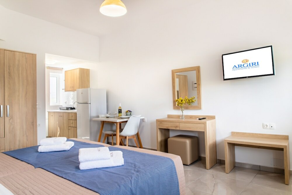 Фото Arigiri Apartments & Suites