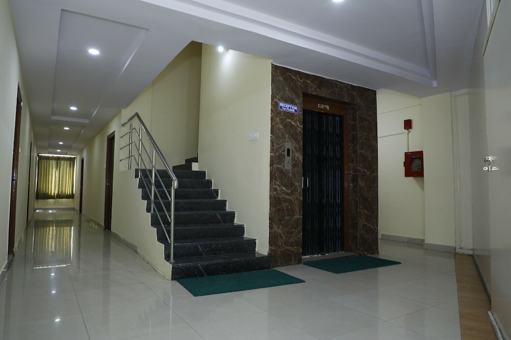 Фото Hotel Maruthi Residency Inn