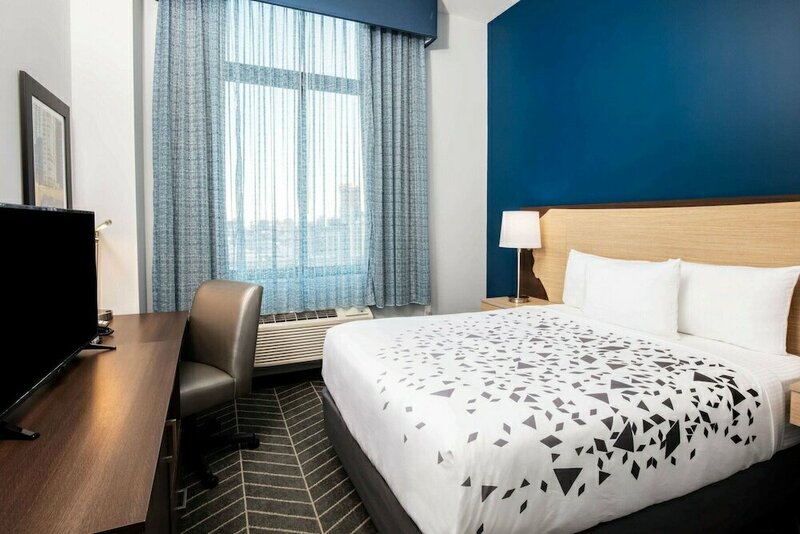 Гостиница La Quinta Inn and Suites by Wyndham Long Island City в Нью-Йорке