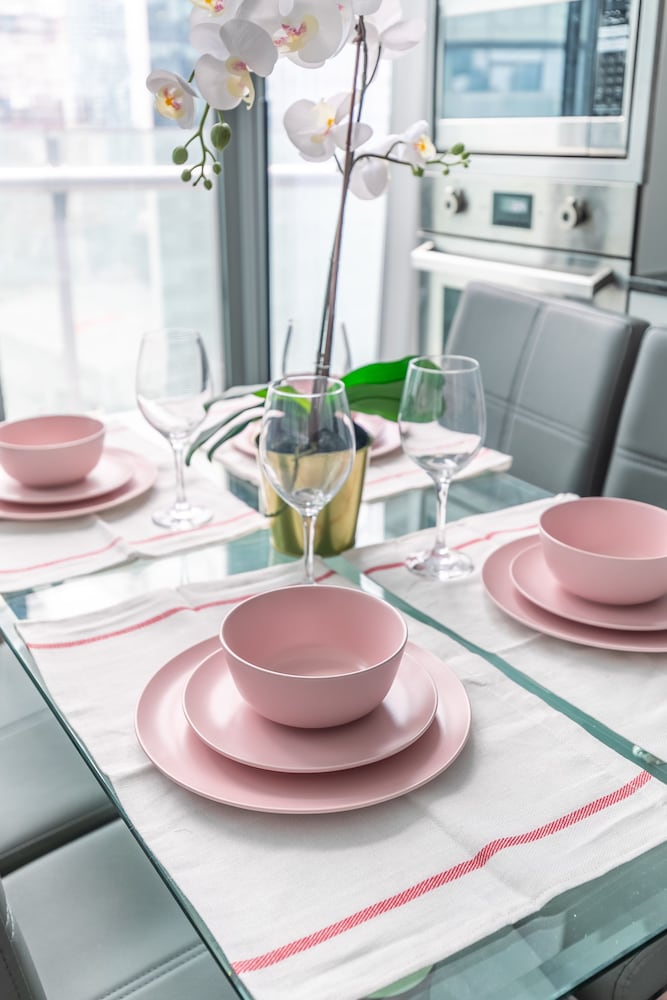 Фото Skytrees Condos at Union Station