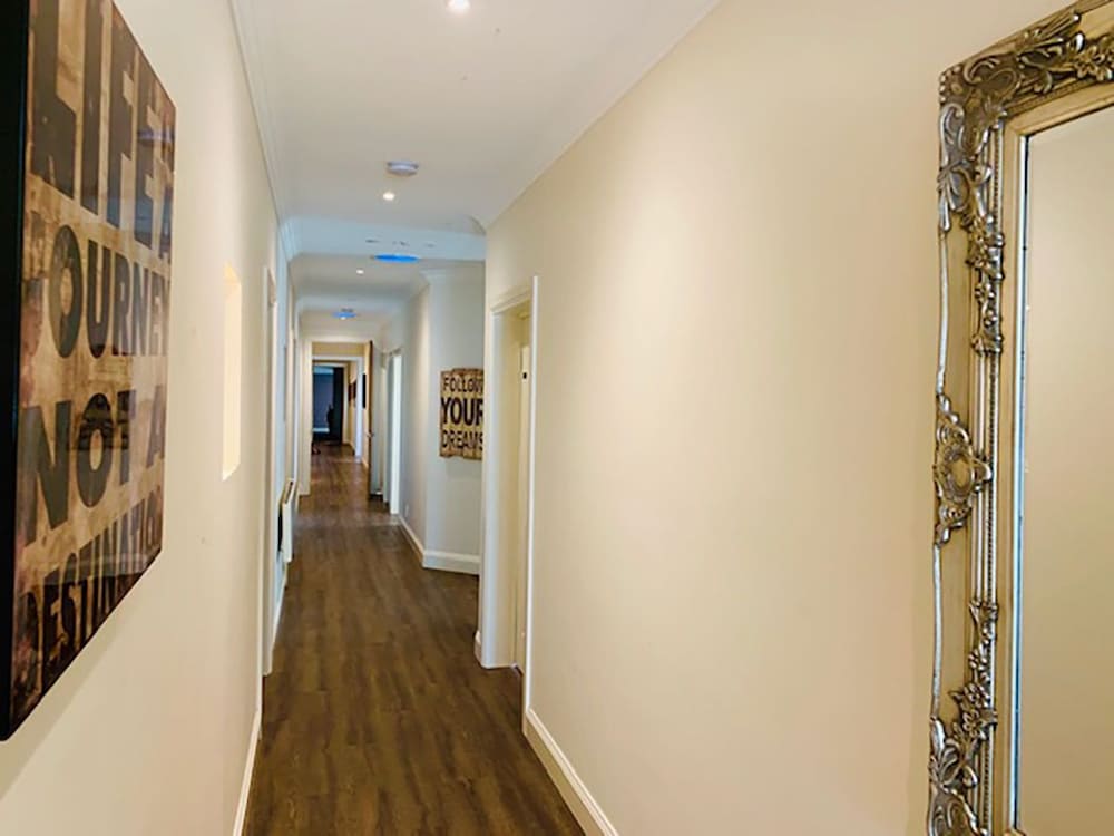 Фото Grand Gippsland Home Sleeps Up To 28