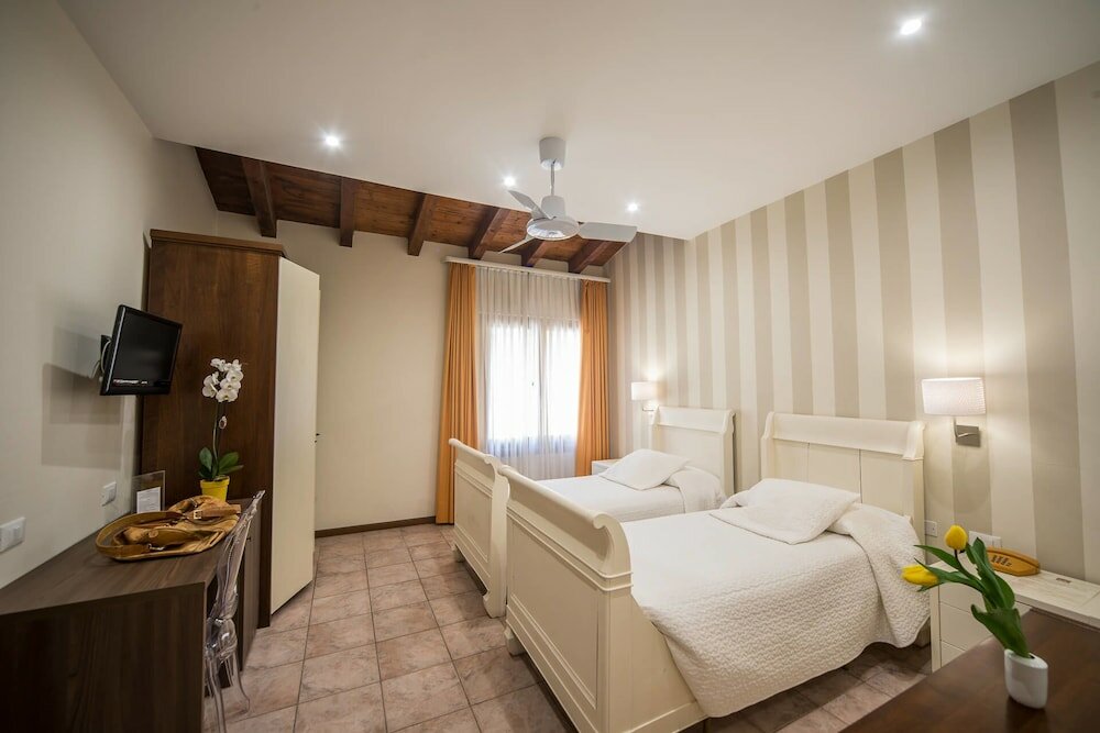 Фото La Sosta Hotel