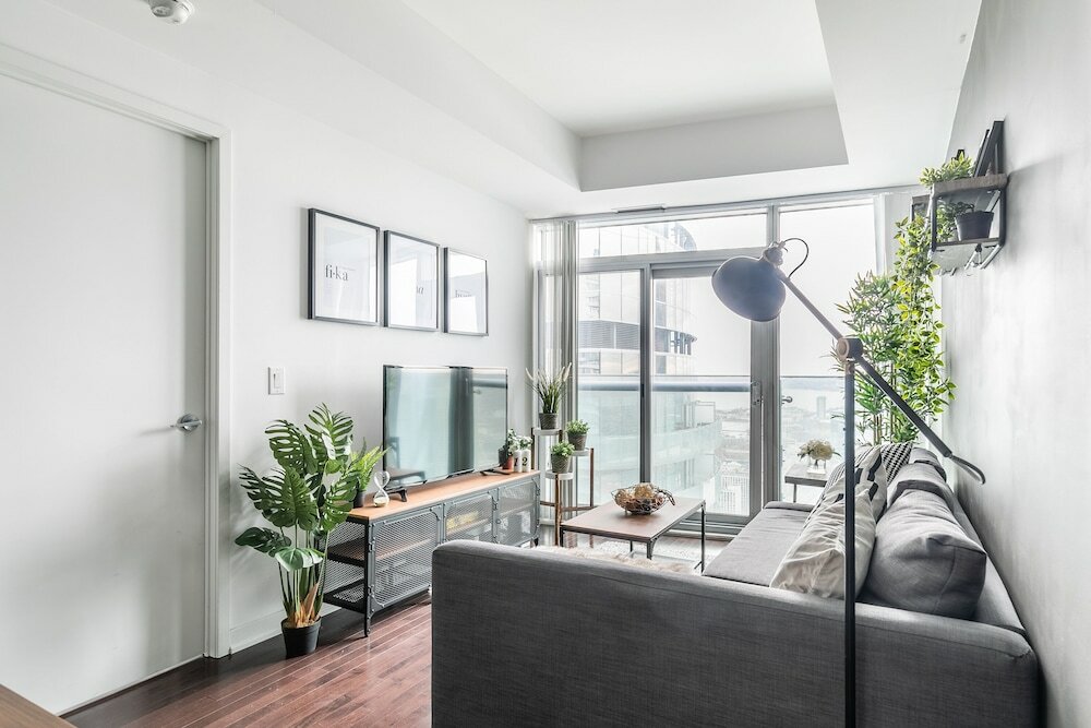 Фото Skytrees Condos at Union Station