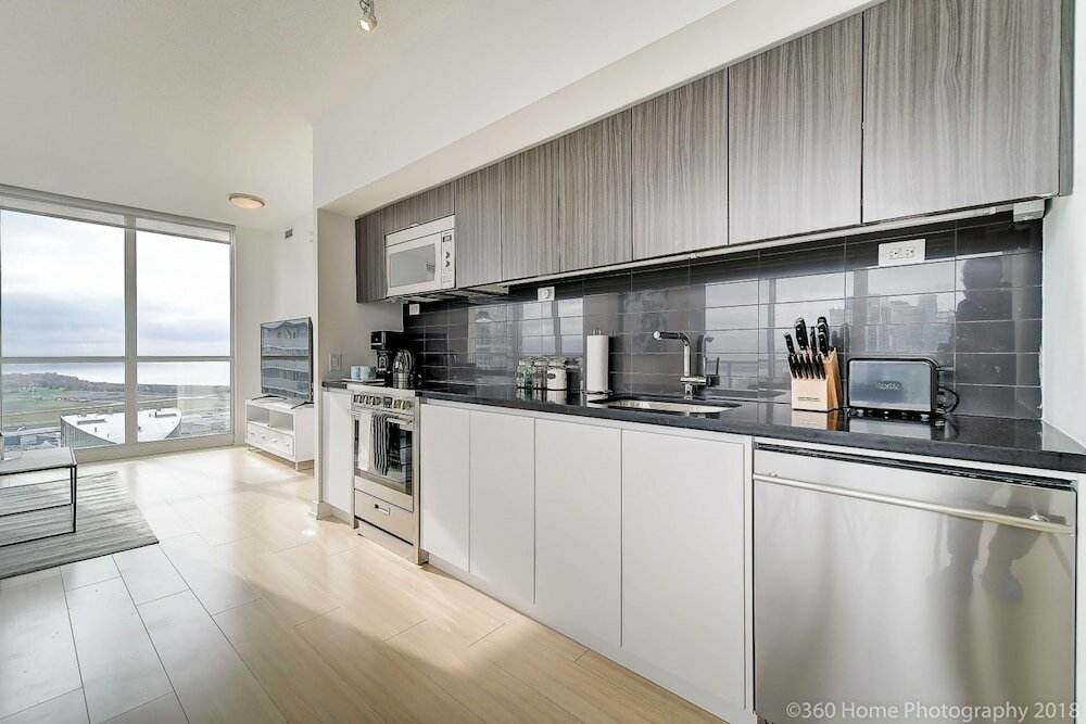 Фото Simply Comfort Stunning Downtown Condos