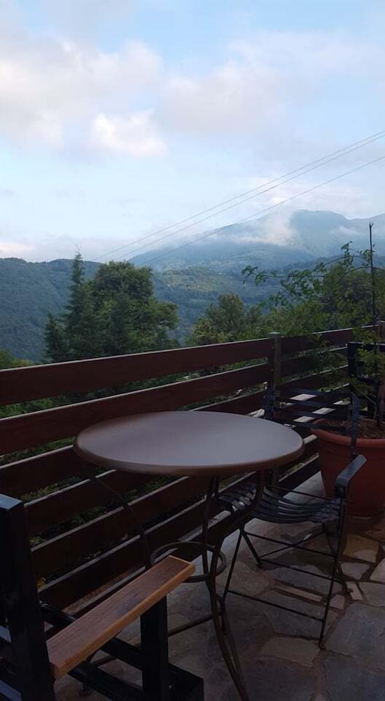 Фото Victoria's Country Apartments