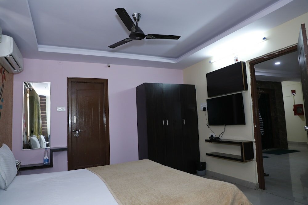 Фото Hotel Maruthi Residency Inn