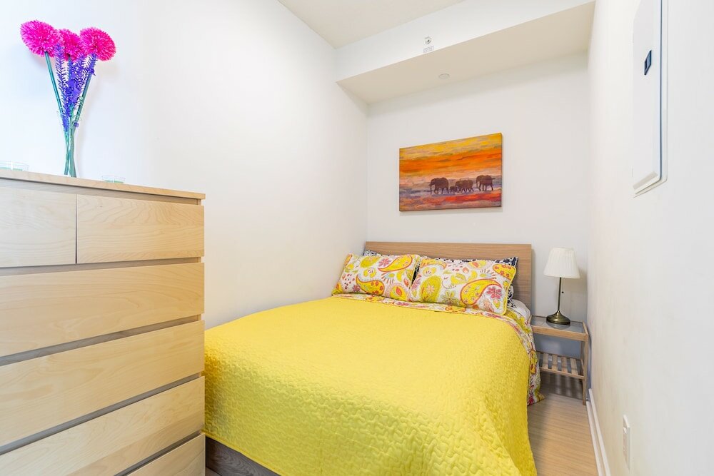 Фото Simply Comfort Stunning Downtown Condos