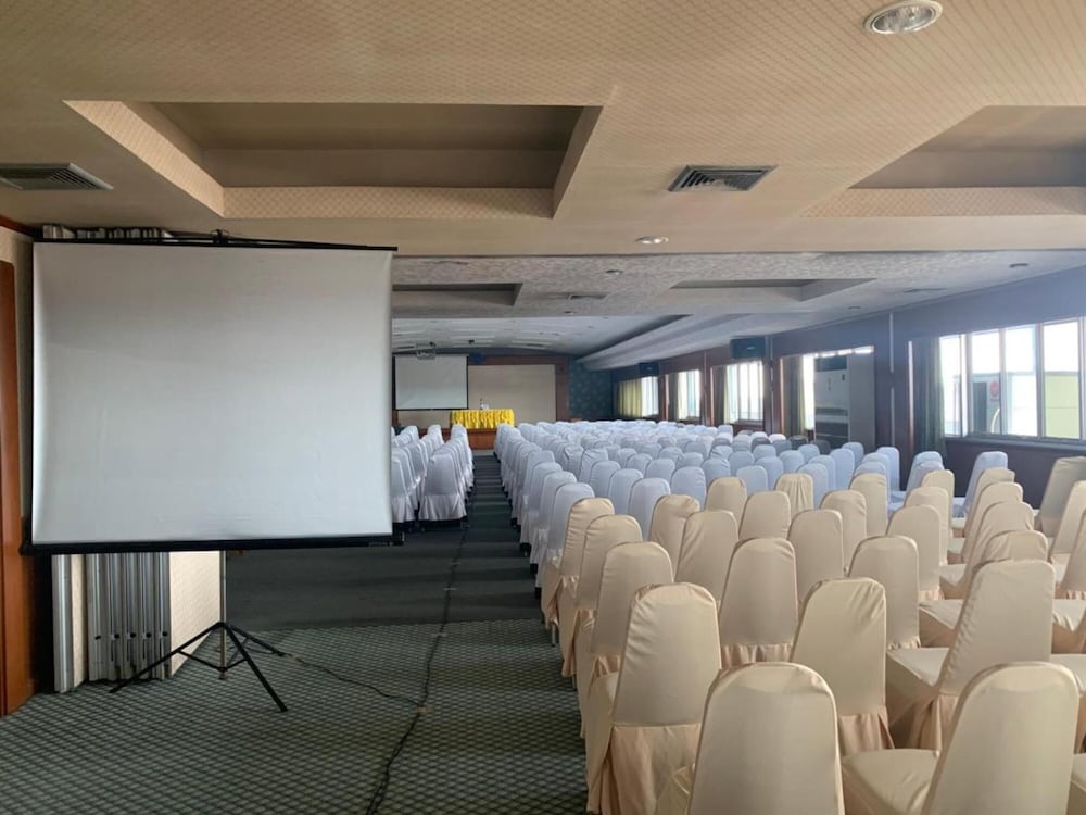 Фото Golden Grand Hotel