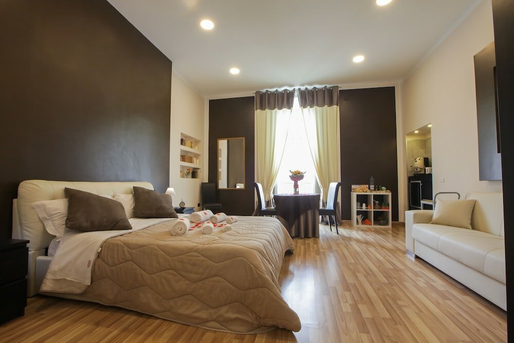 Фото Reggia & Dintorni Rooms a Caserta