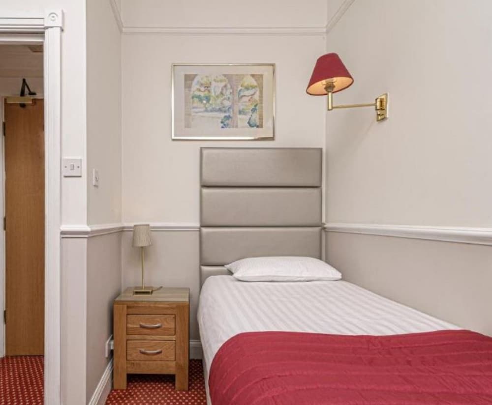 Фото Hyde Park Radnor Hotel