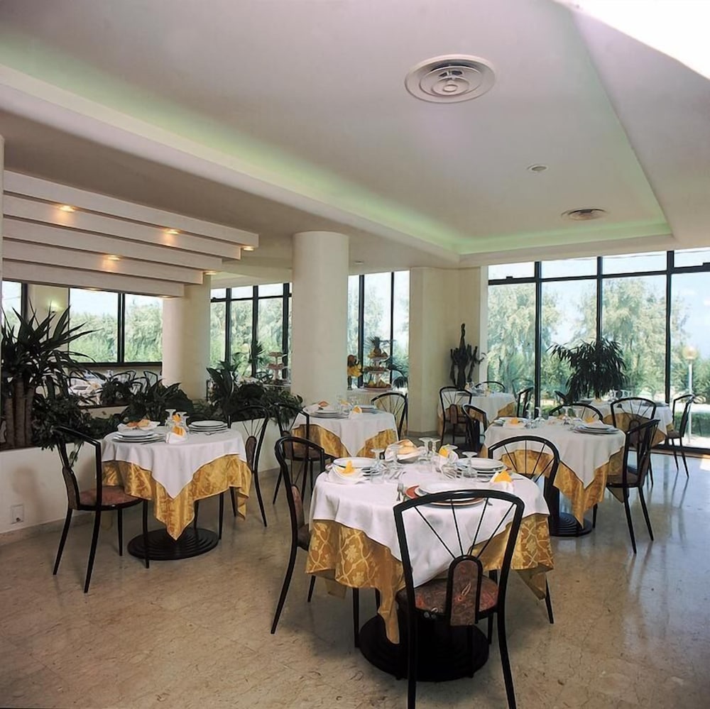 Фото Hotel Amba