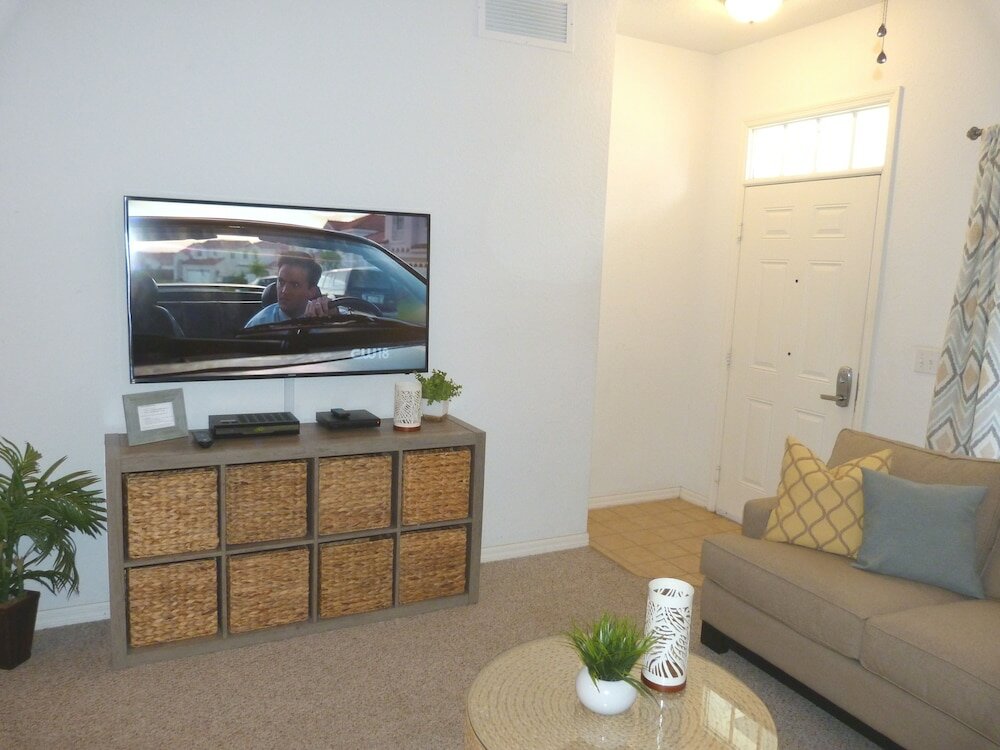 Фото Near Theme Parks! Gorgeous 3 Br Town Home, Splash Park, Pool, Lake, And More!